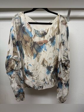 Light Floral Scoop Neck Blouse in Cream and Blue